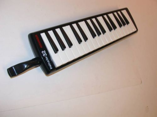 HOHNER 32B Student Melodica 32 Key Piano Style